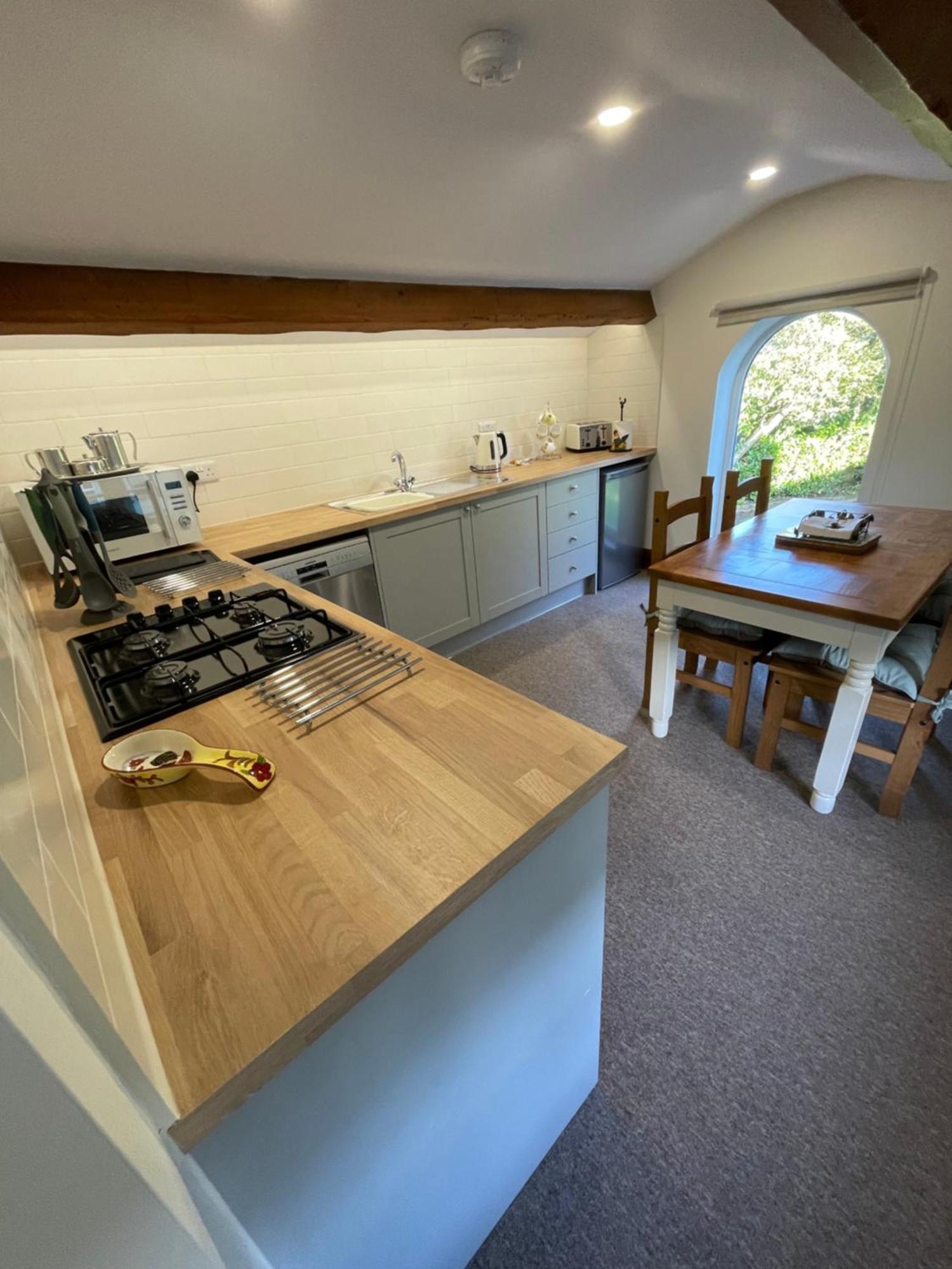 Pear Tree House 2 Bed Apartment *